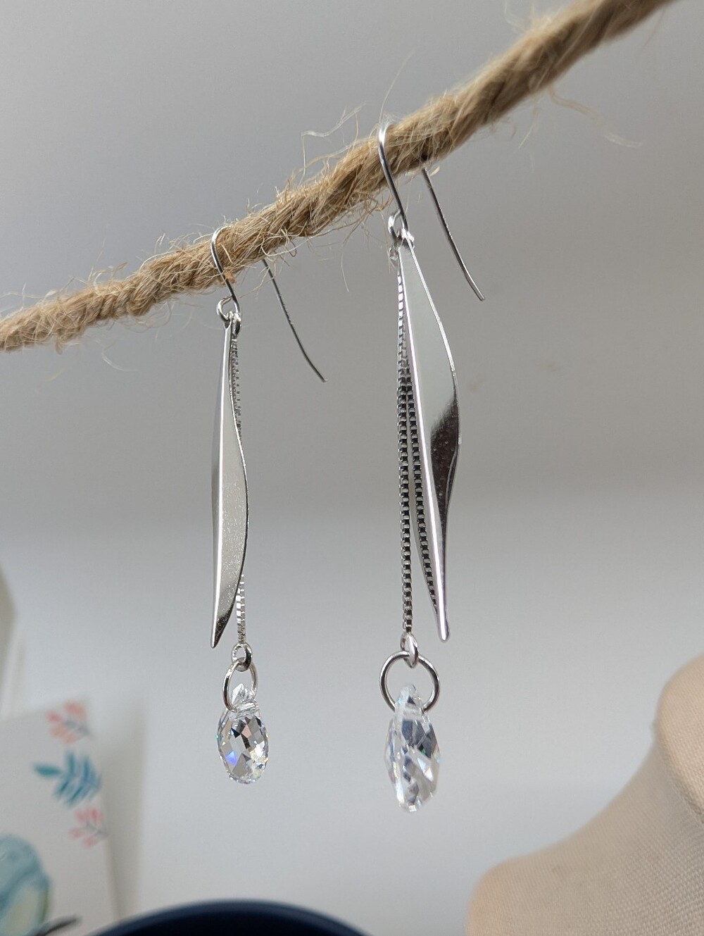 Vintage QVC Diamonique 14K White Gold Leaf Dangle Earrings 2" Drop - Picture 8 of 17